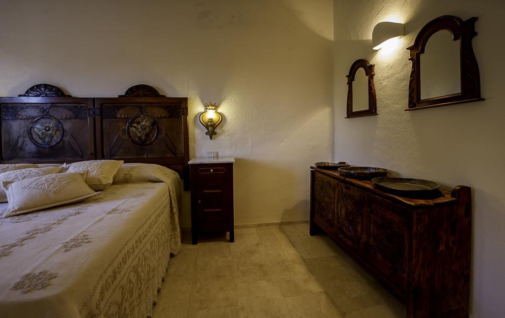 Antica Dimora La Corona San Pantaleo Exterior photo